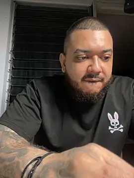 Snapshot of El_Titan1998 chatting on November 2025 11:37:02 PM El Titan1998 online show from November 2025 11:37:02 PM