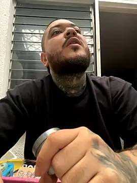 Snapshot of El_Titan1998 chatting on December 2025 12:21:02 PM El Titan1998 online show from December 2025 12:21:02 PM