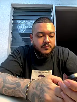 Snapshot of El_Titan1998 chatting on December 2025 09:31:02 PM El Titan1998 online show from December 2025 09:31:02 PM