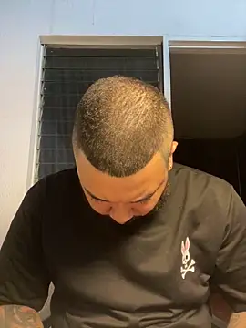 Snapshot of El_Titan1998 chatting on February 2026 12:18:02 AM El Titan1998 online show from February 2026 12:18:02 AM