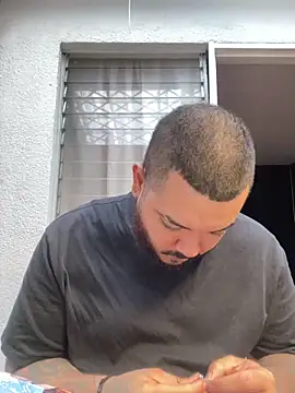 Snapshot of El_Titan1998 chatting on February 2026 12:17:01 PM El Titan1998 online show from February 2026 12:17:01 PM