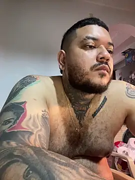 Snapshot of El_Titan1998 chatting on June 2026 01:02:01 PM El Titan1998 online show from June 2026 01:02:01 PM