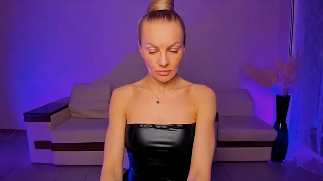 Oliva Candy online show from April 2026 09:17:02 PM