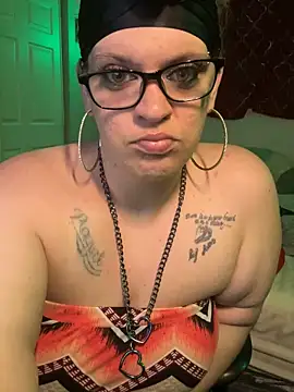 Snapshot of cloudy_couple444 chatting on October 2025 06:32:02 AM cloudy couple444 online show from October 2025 06:32:02 AM