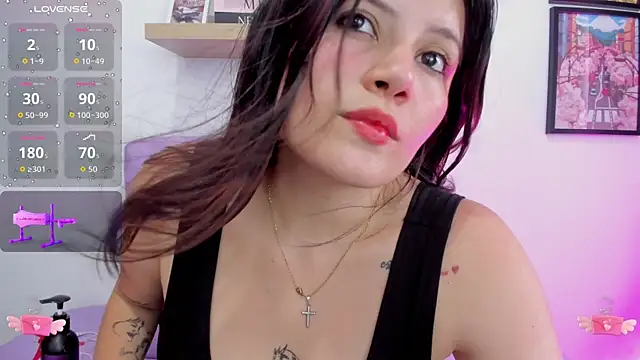 Carolina Burninng online show from October 2025 09:00:02 PM