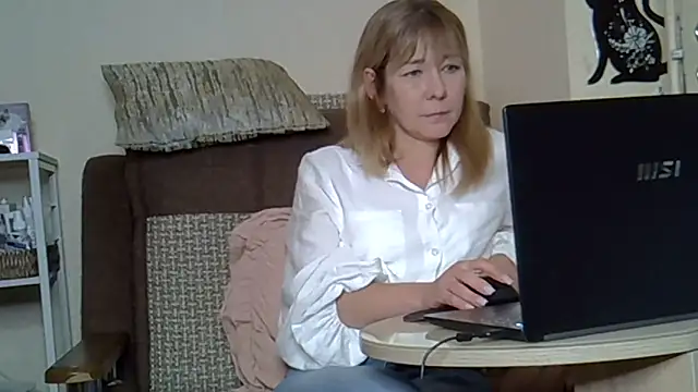 Snapshot of EllaJohnsonX chatting on May 2026 07:28:02 AM EllaJohnsonX online show from May 2026 07:28:02 AM