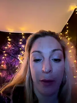 Snapshot of kayNkris chatting on October 2025 06:45:01 AM kayNkris online show from October 2025 06:45:01 AM