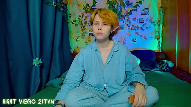 TrickyKitsune online show from October 2025 10:37:02 AM