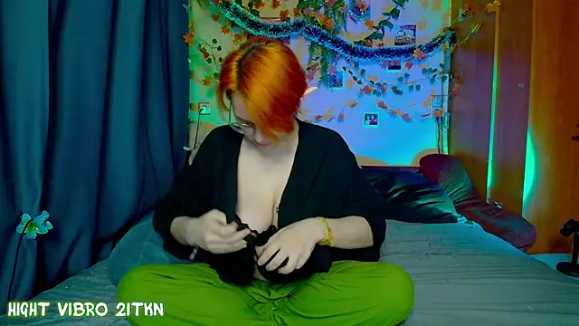 TrickyKitsune online show from December 2025 01:31:02 PM