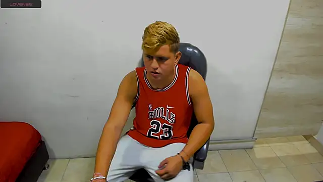 Warning Boy online show from December 2024 01:22:01 AM