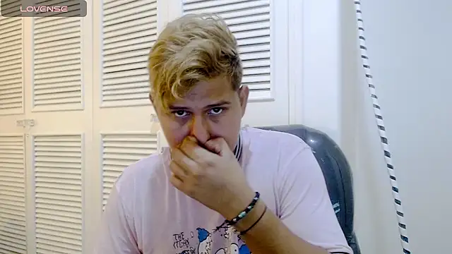 Warning Boy online show from December 2024 12:20:01 AM