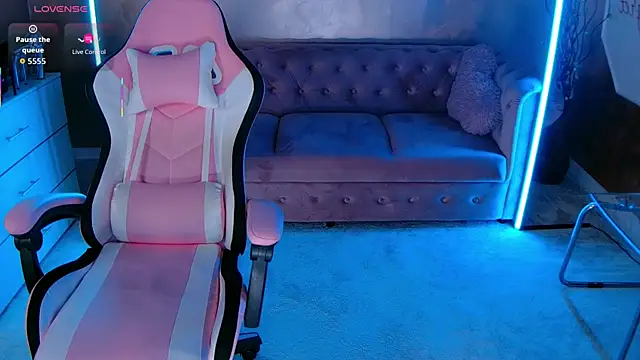 Snapshot of evanew_ chatting on November 2025 05:25:01 PM evanew online show from November 2025 05:25:01 PM