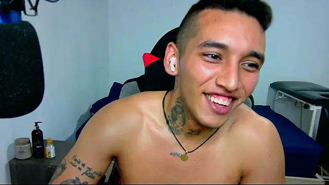 Snapshot of David_Adams2003 chatting on January 2025 04:39:01 PM David Adams2003 online show from January 2025 04:39:01 PM