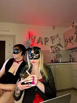 Snapshot of SOFYandMIKE chatting on January 2026 08:25:02 PM SOFYandMIKE online show from January 2026 08:25:02 PM