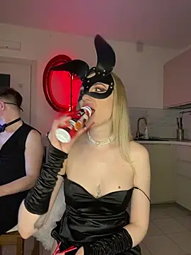 Snapshot of SOFYandMIKE chatting on March 2026 07:52:01 PM SOFYandMIKE online show from March 2026 07:52:01 PM