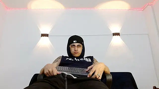 Br4ndxpimm online show from October 2025 04:33:01 PM