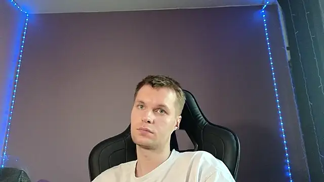 Leonnextdoor online show from March 2025 09:58:02 AM