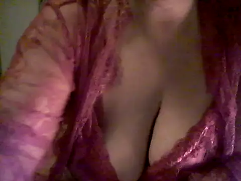 Snapshot of Betty2u chatting on February 2025 09:16:02 PM Betty2u online show from February 2025 09:16:02 PM