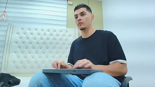 DAVID VICTORIAA online show from December 2025 12:55:02 PM