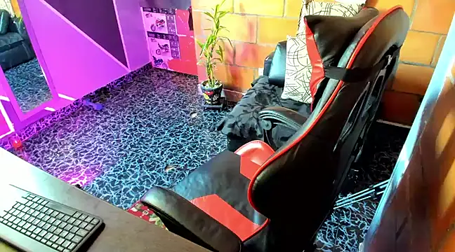 Adam Valenciia online show from January 2025 02:03:02 PM