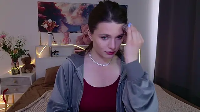 Nellie Medina online show from April 2026 02:47:01 PM