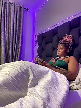 Thando04 online show from November 2025 02:21:01 AM