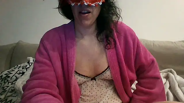 Snapshot of couple-tuga chatting on February 2025 09:48:02 PM couple-tuga online show from February 2025 09:48:02 PM