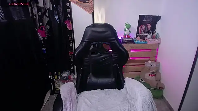 Snapshot of noah420sr chatting on December 2025 02:04:02 PM noah420sr online show from December 2025 02:04:02 PM