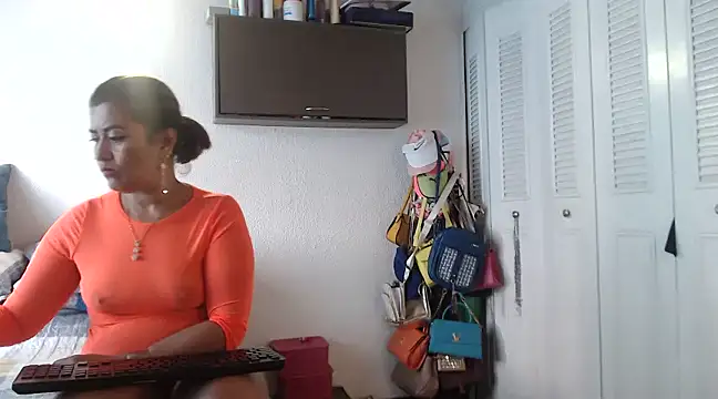 Snapshot of CamilaLix chatting on January 2025 06:41:02 PM CamilaLix online show from January 2025 06:41:02 PM