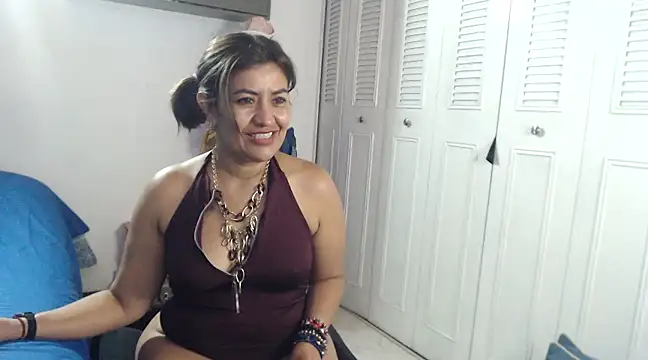 Snapshot of CamilaLix chatting on January 2025 12:18:01 AM CamilaLix online show from January 2025 12:18:01 AM