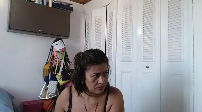 Snapshot of CamilaLix chatting on January 2025 03:24:01 PM CamilaLix online show from January 2025 03:24:01 PM