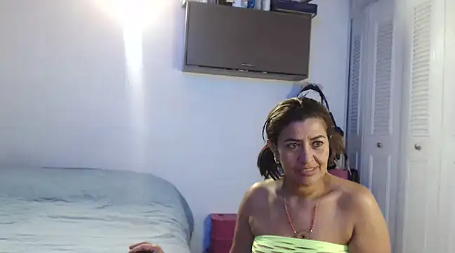 Snapshot of CamilaLix chatting on January 2025 04:01:01 AM CamilaLix online show from January 2025 04:01:01 AM