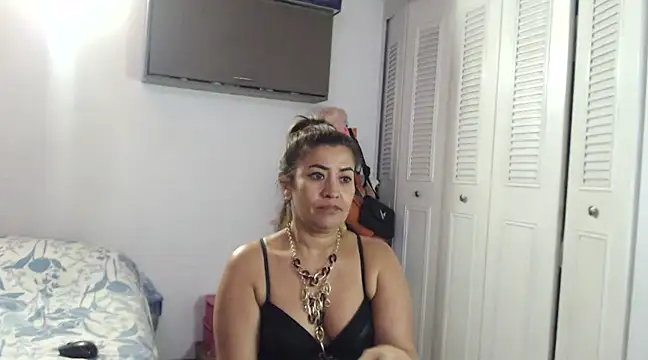 Snapshot of CamilaLix chatting on February 2025 02:55:01 AM CamilaLix online show from February 2025 02:55:01 AM