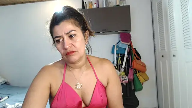 Snapshot of CamilaLix chatting on March 2025 01:45:02 AM CamilaLix online show from March 2025 01:45:02 AM