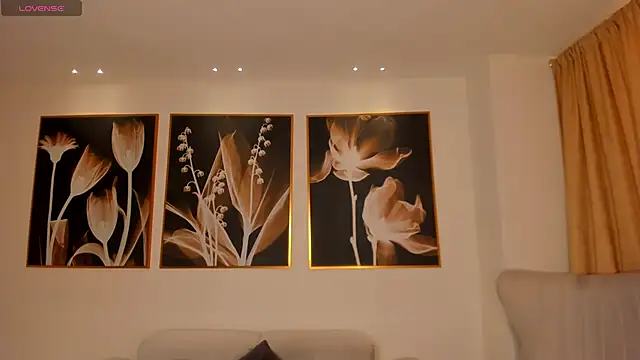 NiaSalvatore online show from October 2025 07:57:02 PM