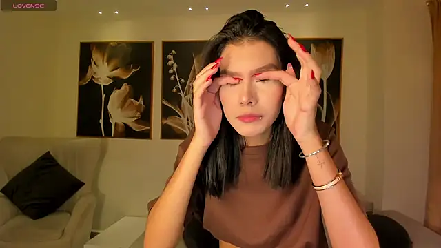 NiaSalvatore online show from April 2026 05:23:01 PM