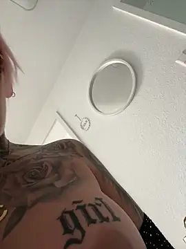 Mia-Fuchs online show from March 2025 12:28:01 PM