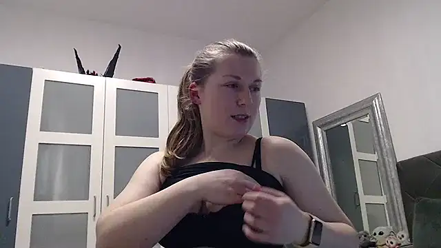 Snapshot of SexyJoanne chatting on March 2025 09:16:02 PM SexyJoanne online show from March 2025 09:16:02 PM
