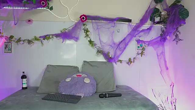 bri cullen online show from October 2025 02:41:01 AM