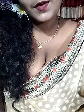 Snapshot of YERY_HOT chatting on October 2025 04:13:02 AM YERY HOT online show from October 2025 04:13:02 AM
