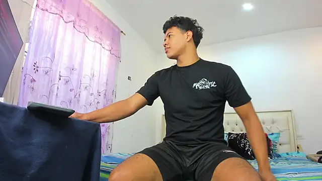 Jeens Rodrick online show from February 2025 06:37:01 PM