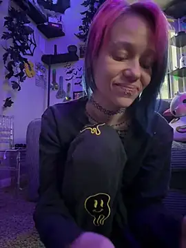 Snapshot of trashbrat chatting on May 2026 11:31:01 PM trashbrat online show from May 2026 11:31:01 PM