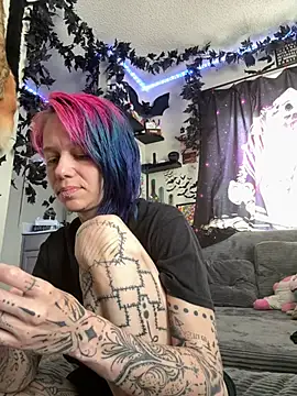 Snapshot of trashbrat chatting on May 2026 08:17:02 PM trashbrat online show from May 2026 08:17:02 PM