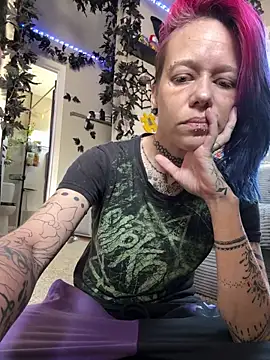 Snapshot of trashbrat chatting on May 2026 09:32:02 PM trashbrat online show from May 2026 09:32:02 PM