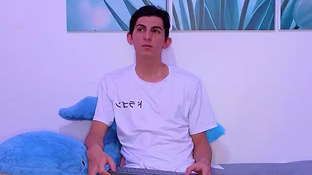 Ana and Leo online show from February 2026 03:43:01 PM