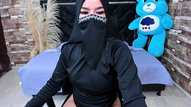 Snapshot of Aixa_Kanaan chatting on January 2025 09:46:02 PM Aixa Kanaan online show from January 2025 09:46:02 PM