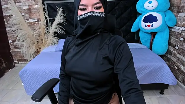 Snapshot of Aixa_Kanaan chatting on January 2025 06:59:02 PM Aixa Kanaan online show from January 2025 06:59:02 PM