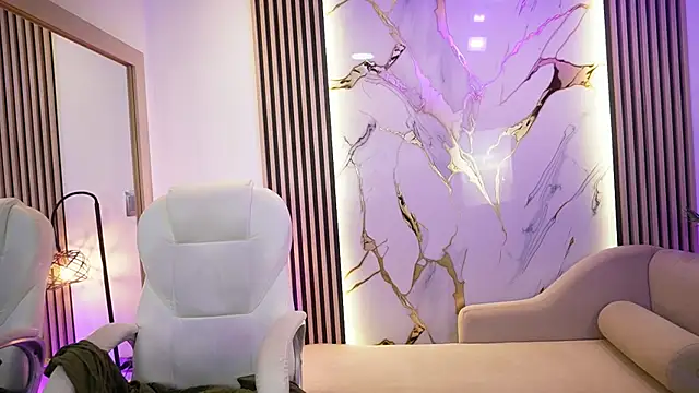 Emma Walkerr  online show from April 2026 07:03:02 PM