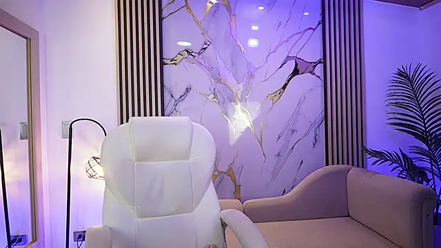 Emma Walkerr  online show from April 2026 06:03:01 PM