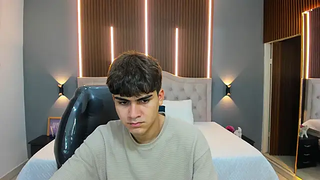 Tommy18   online show from November 2025 03:39:02 AM